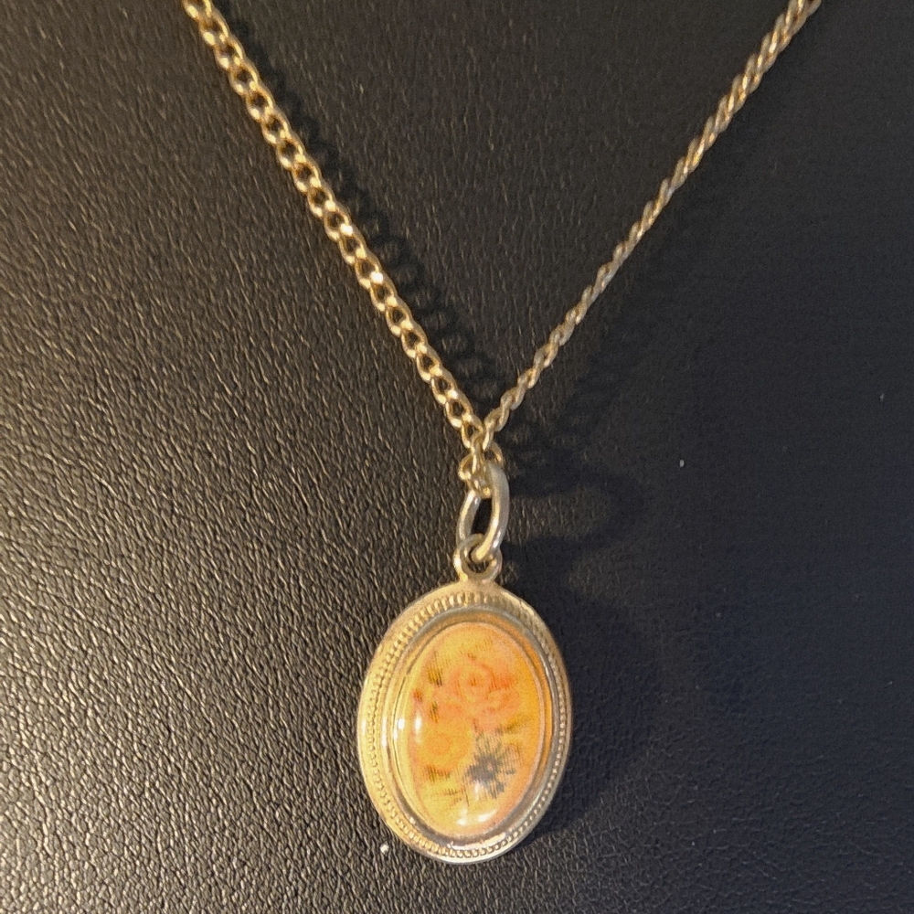 Avon Floral Oval Pendant Necklace – Goldtone Chain